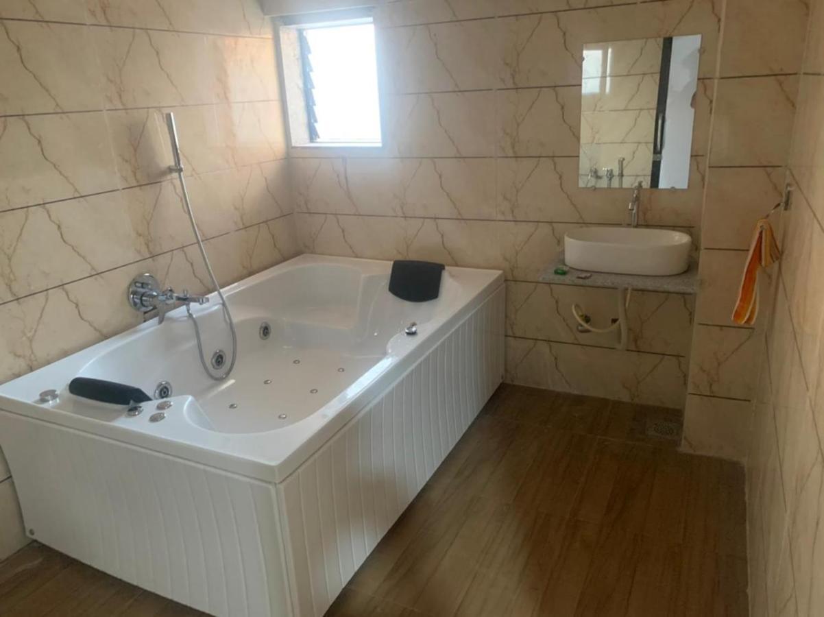 Kesar Hotel Viramgam Экстерьер фото