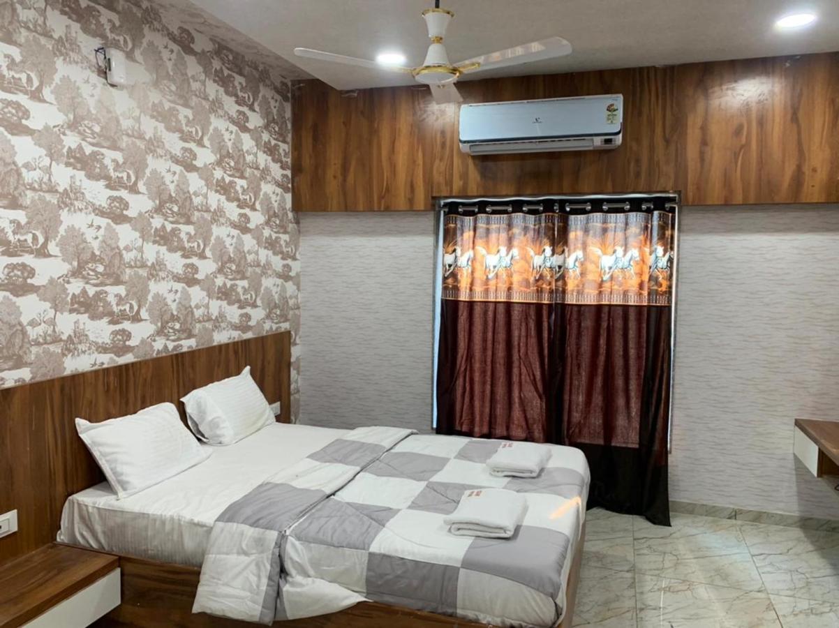 Kesar Hotel Viramgam Экстерьер фото