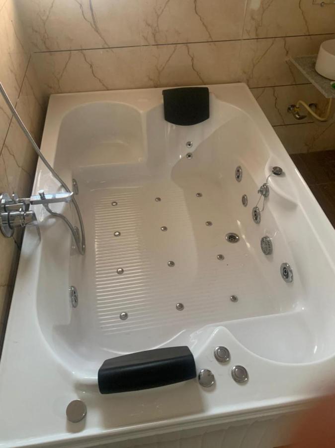 Kesar Hotel Viramgam Экстерьер фото