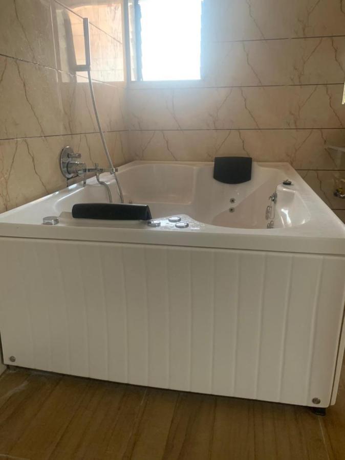 Kesar Hotel Viramgam Экстерьер фото