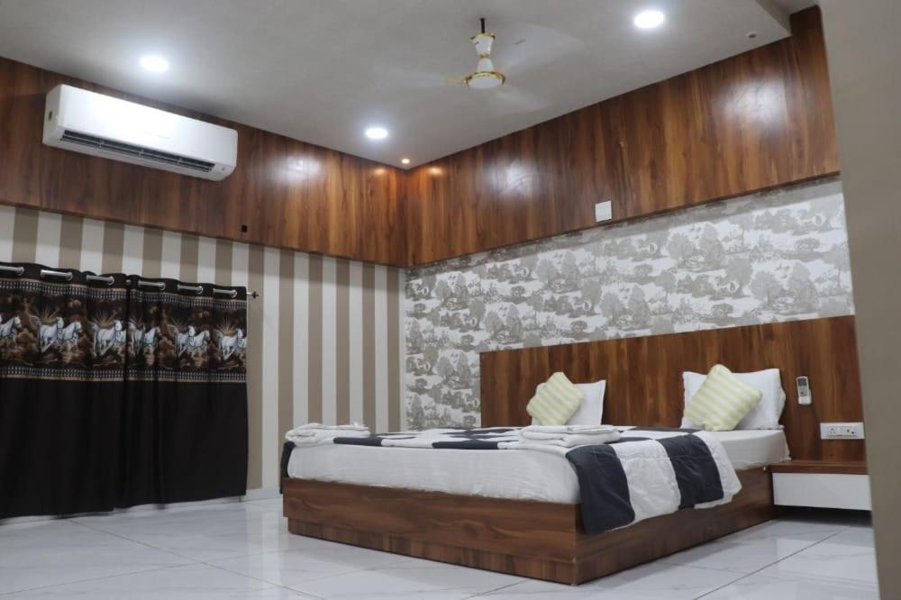 Kesar Hotel Viramgam Экстерьер фото