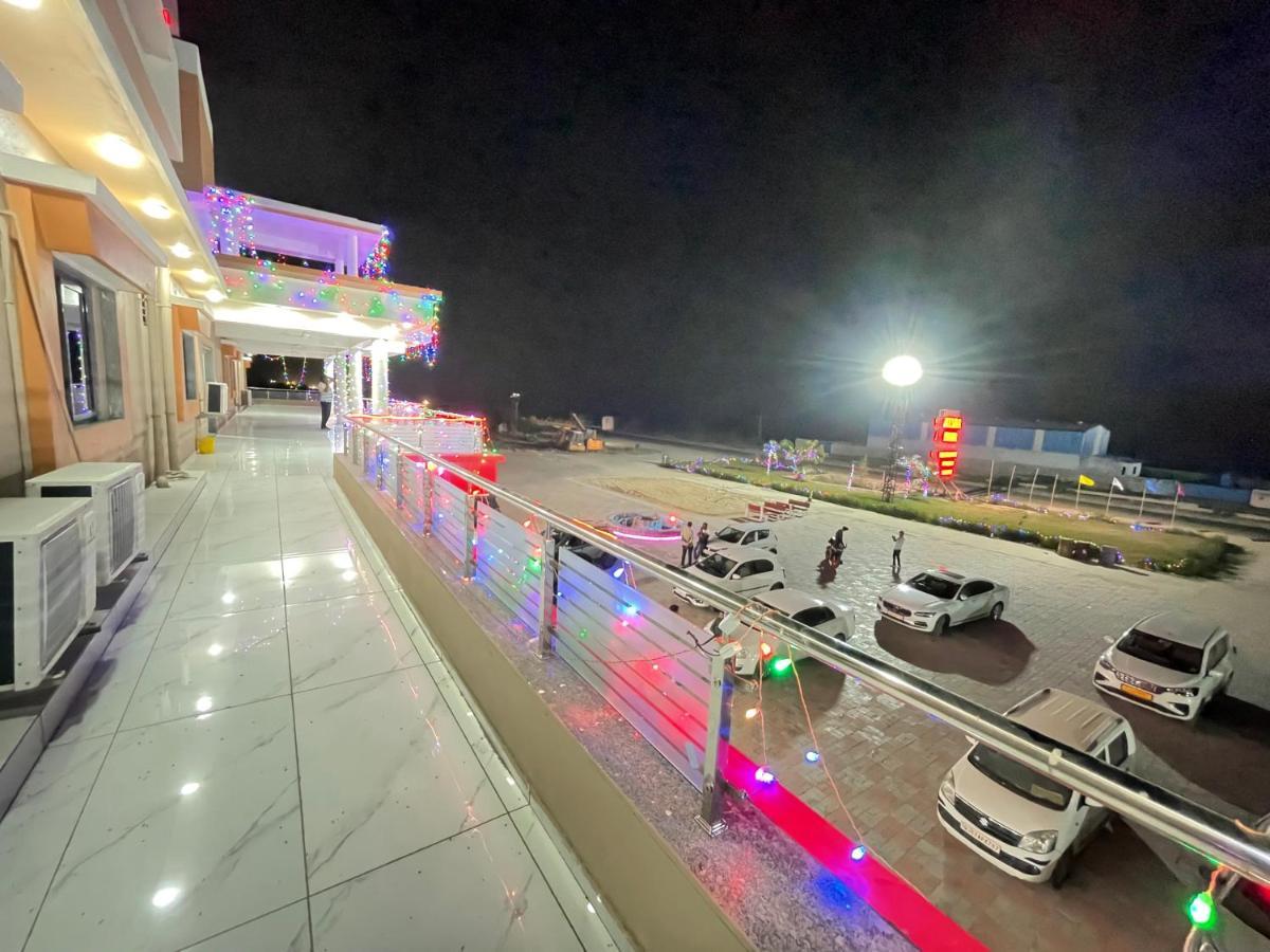 Kesar Hotel Viramgam Экстерьер фото